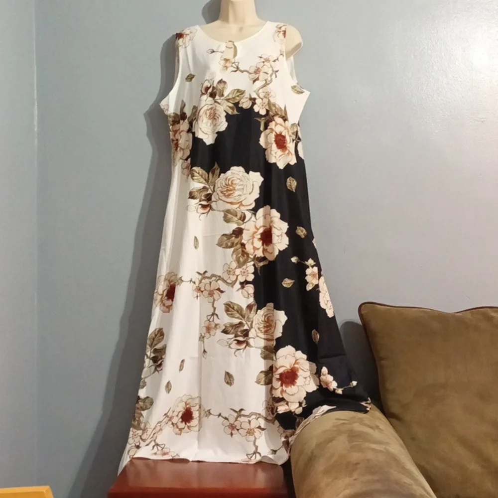 White & black floral print Maxi dress size 2XL new in package - Picture 4 of 17